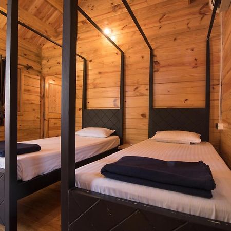 Dreams Hostel ヴァガトール エクステリア 写真
