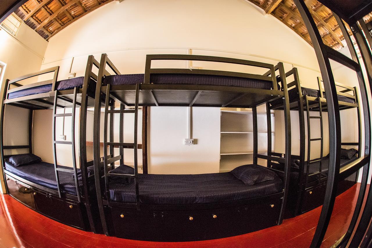 Dreams Hostel ヴァガトール エクステリア 写真