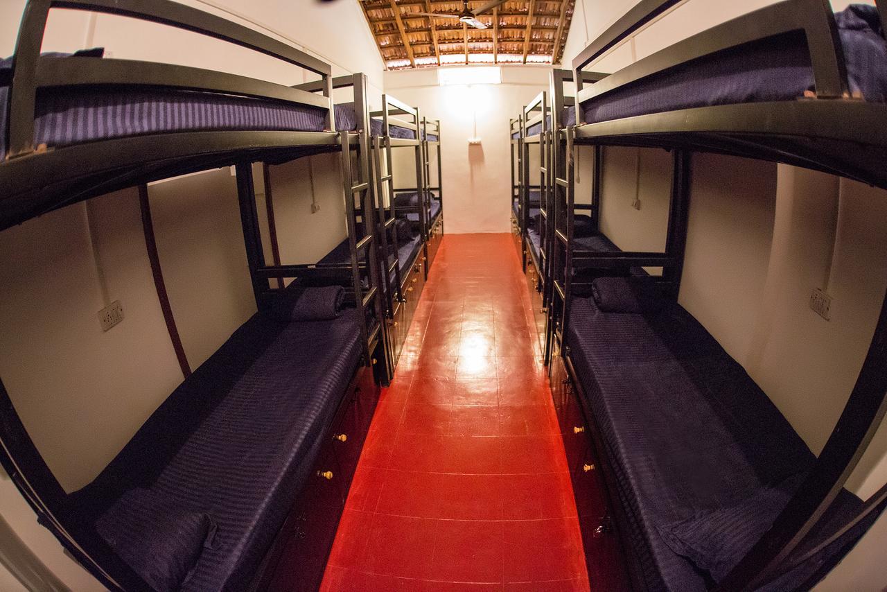 Dreams Hostel ヴァガトール エクステリア 写真