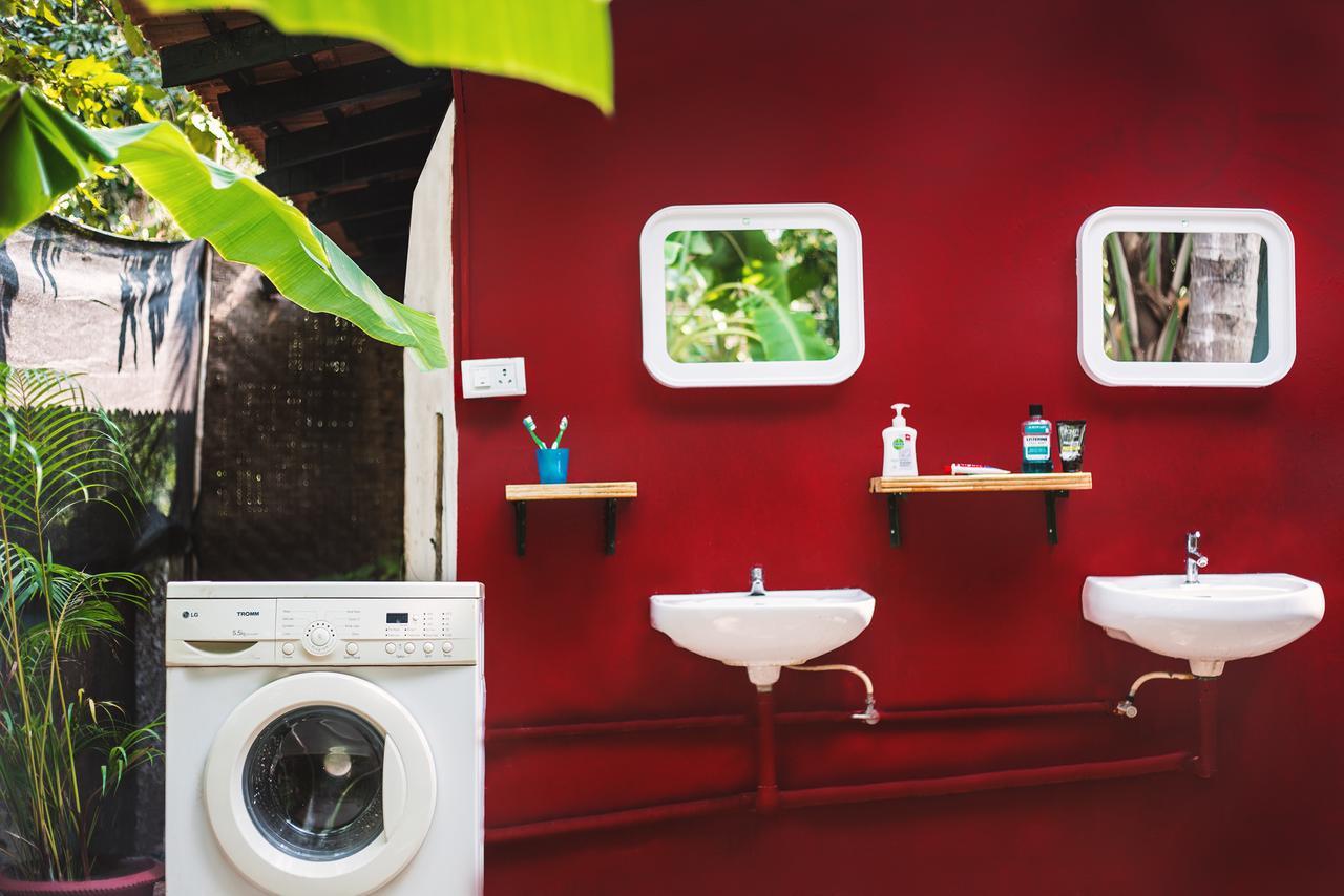 Dreams Hostel ヴァガトール エクステリア 写真