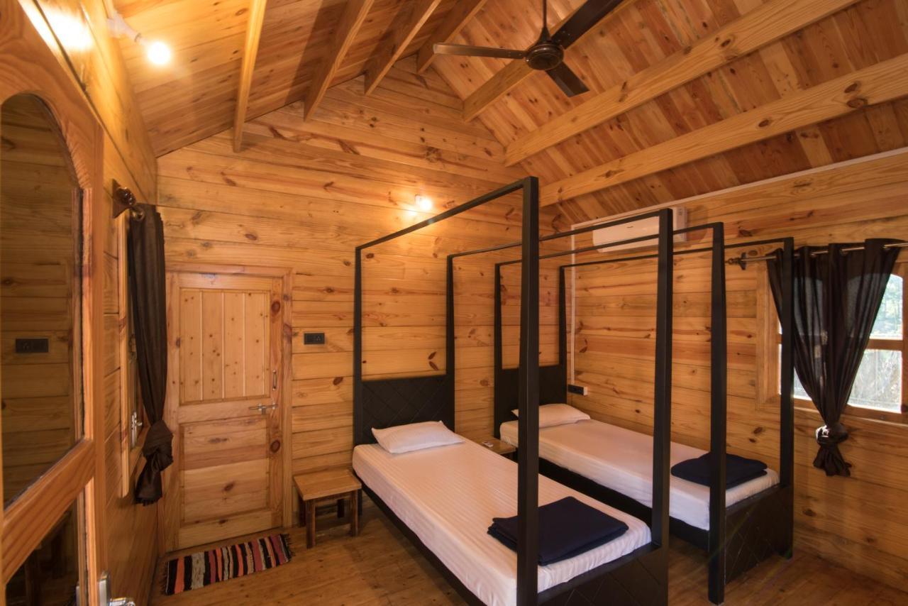 Dreams Hostel ヴァガトール エクステリア 写真