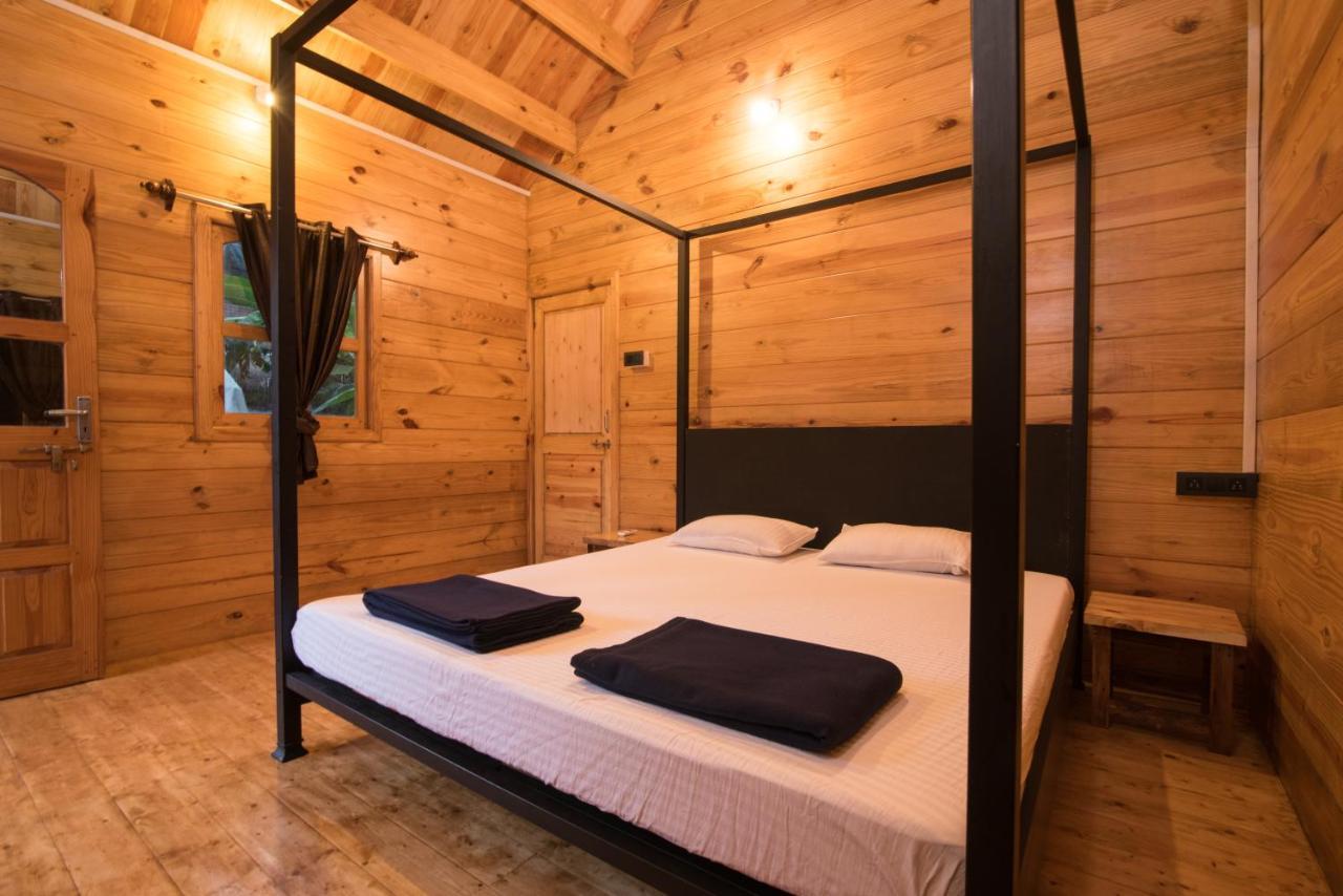 Dreams Hostel ヴァガトール エクステリア 写真
