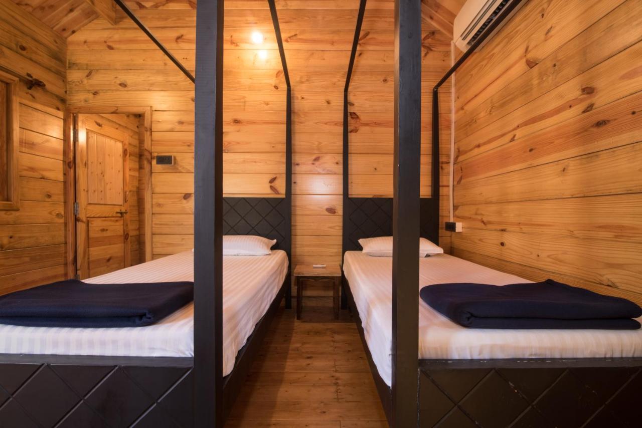 Dreams Hostel ヴァガトール エクステリア 写真