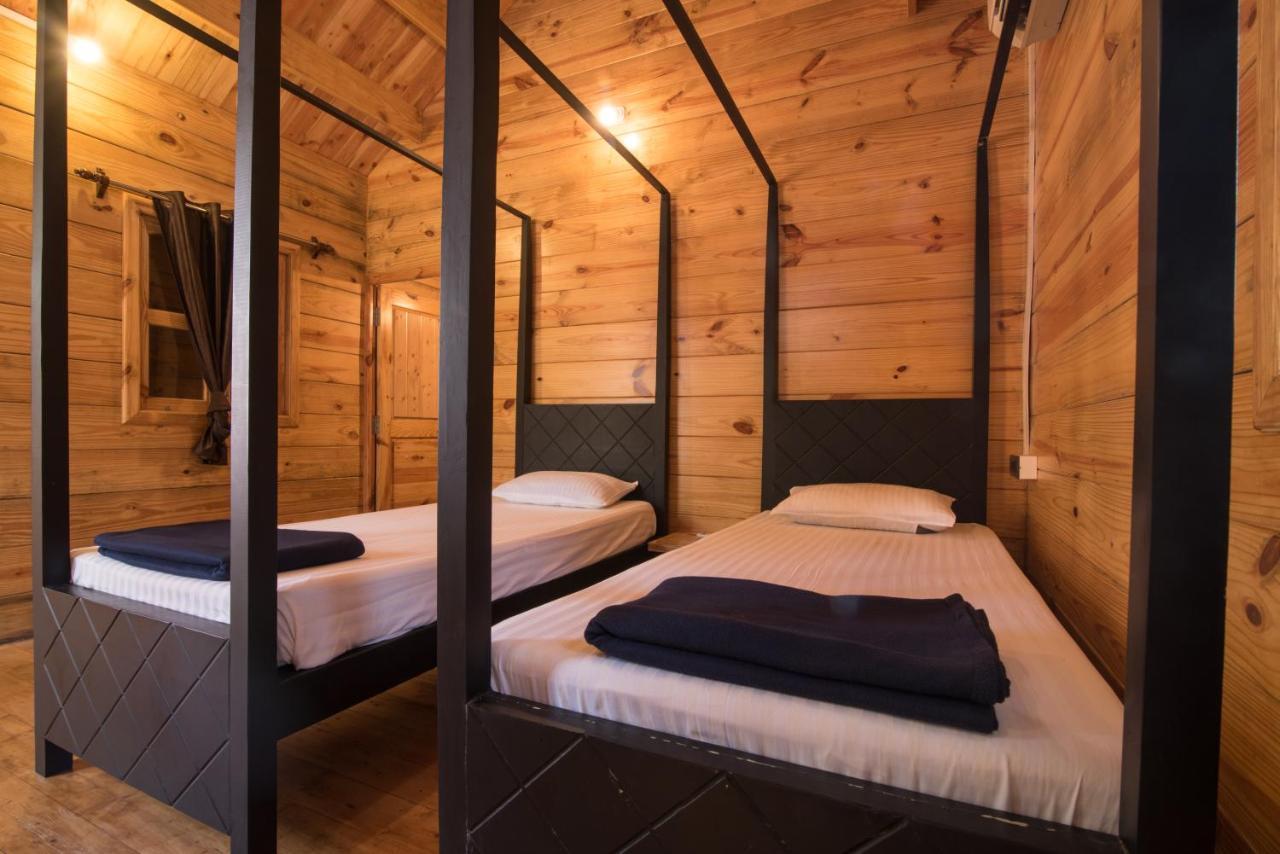 Dreams Hostel ヴァガトール エクステリア 写真