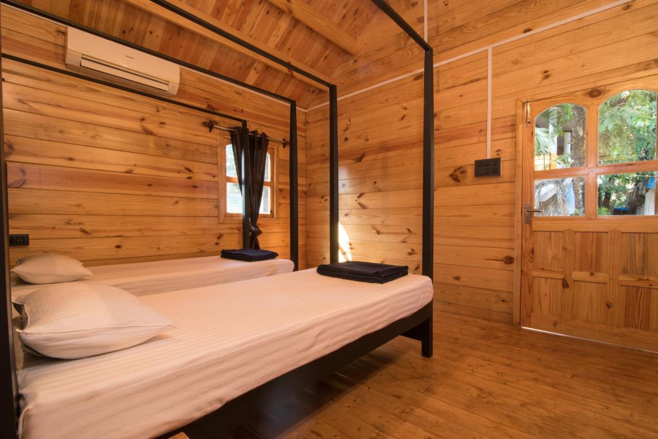 Dreams Hostel ヴァガトール エクステリア 写真