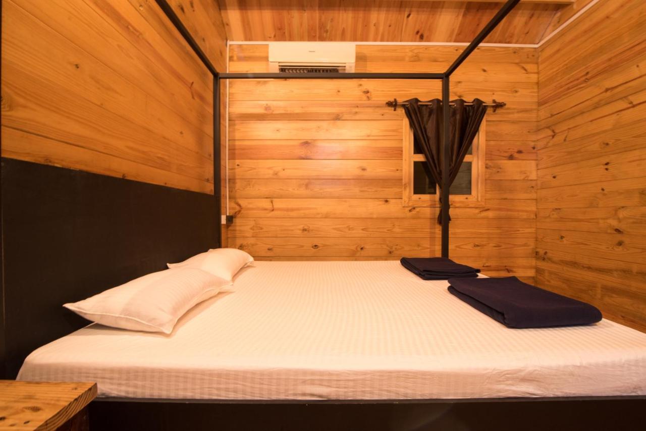 Dreams Hostel ヴァガトール エクステリア 写真
